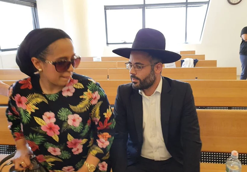שירה רבן ובעלה בבית המשפט