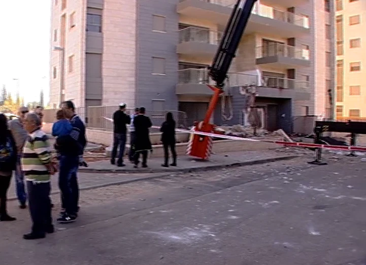 קריסת מרפסות בבנייני חברת ''גינדי השקעות''