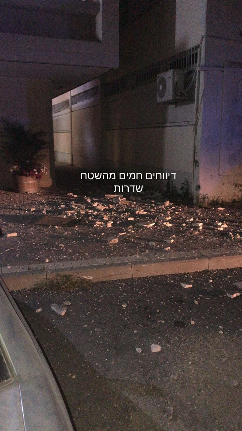 פגיעה ישירה בבניין ישיבת לב לדעת ליד בית חב''ד, שדרות
