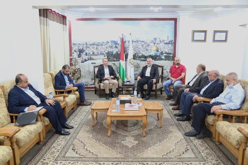 שליח האו''ם למזרח התיכון ניקולאי מלאדנוב בפגישה עם ראשי חמאס ברצועה