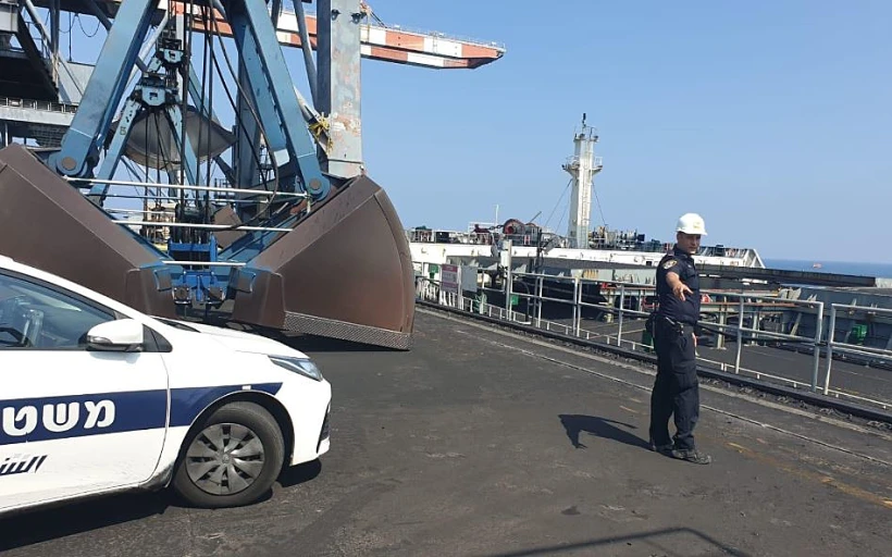 זירת התאונה בתחנת הכח באשקלון בה נפל הפועל