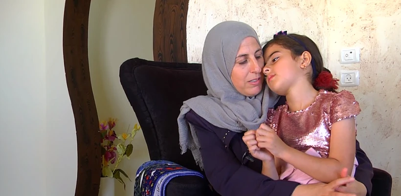 נסרין אישתו של הנאשם באונס הילדה ובתו רפיף