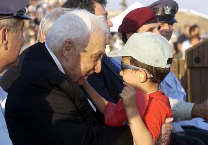 ר' עם סבו, אריק שרון