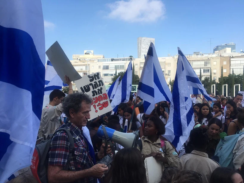 הפגנה נגד גירוש הילדים הפיליפינים, כיכר הבימה בתל אביב, ארכיון