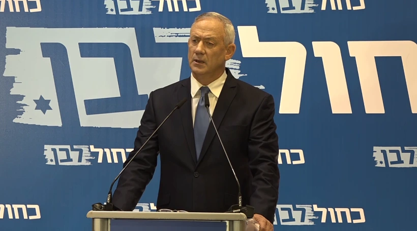 בני גנץ, יו''ר מפלגת כחול לבן, נואם במסיבת עיתונאים