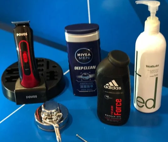 מצלמות נסתרות במוצרי היגיינה, שעל פי החשד שימשו לתיעוד נערות