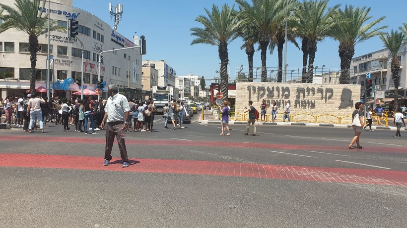 חסימות של מפגינים בצומת מוצרט בקריית מוצקין