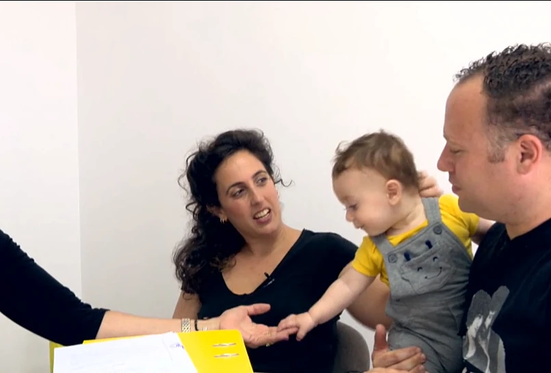 רם ונועה חותמים על הסכם ממון