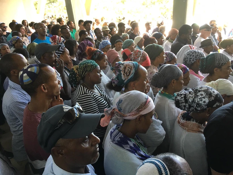 מאות אנשים בהלווייתו של סלמון טקה