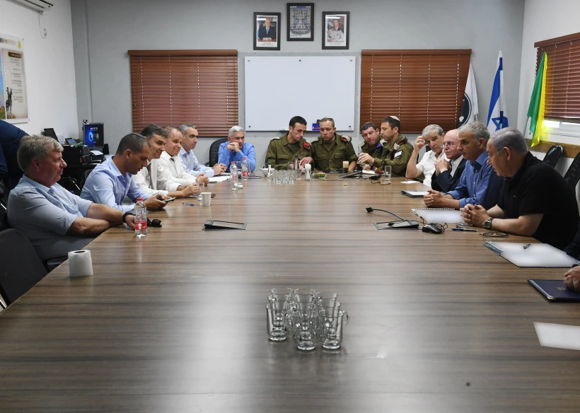 ראש הממשלה בנימין נתניהו עם ראשי רשויות מהעוטף והדרום