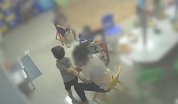 תיעוד של כרמל מעודה הגננת המתעללת מראש העין