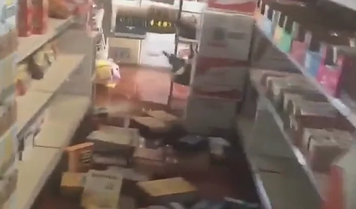 נזק שנגרם לסופר מרקט בקליפורניה בעקבות רעידת האדמה