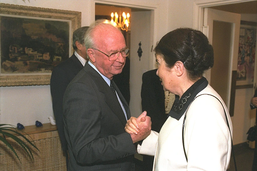 אורה נמיר עם יצחק רבין