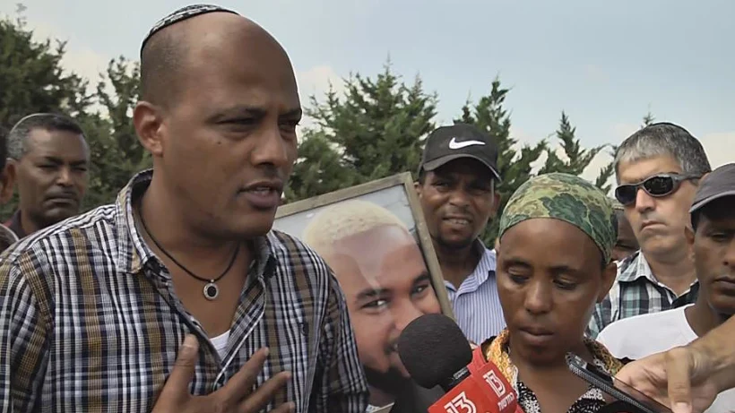 אסף גבאנה, ראש הקהילה האתיופית בקריית חיים, באזכרתו של סלומון טקה