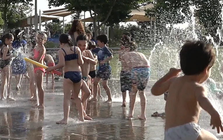 ילדים משחקים