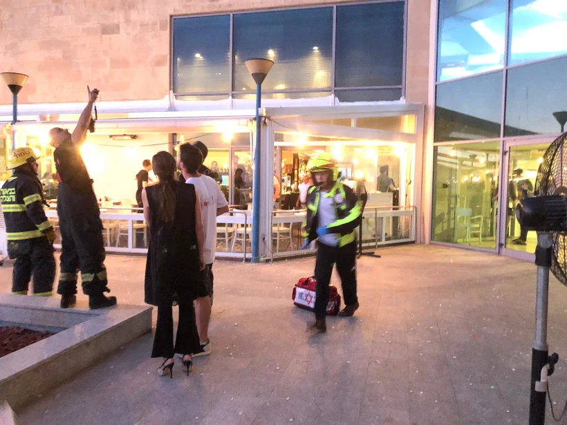 מסעדת סיטארה בתל אביב שבה נפצעו ארבעה בני אדם מנפילת חלון מגובה