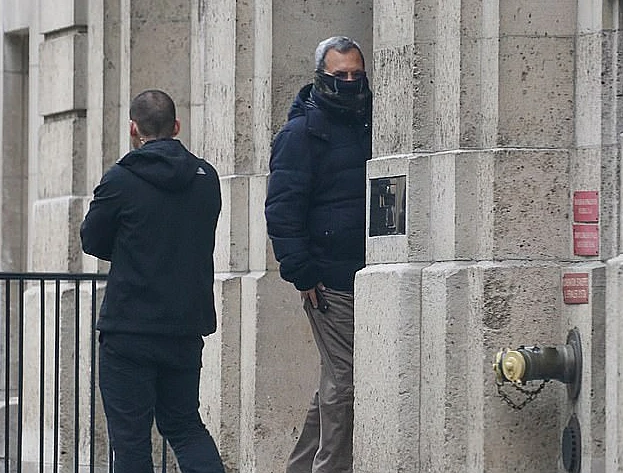 ברק מגיע לביתו של אפשטיין ב 2016