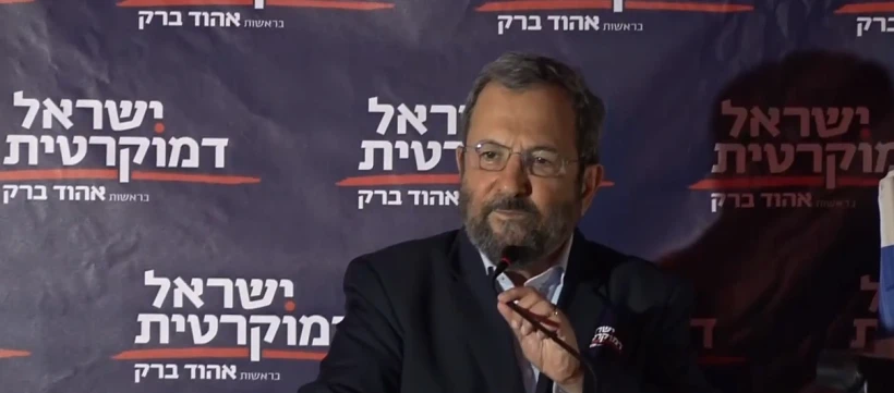 אהוד ברק במסיבת העיתונאים שכינס