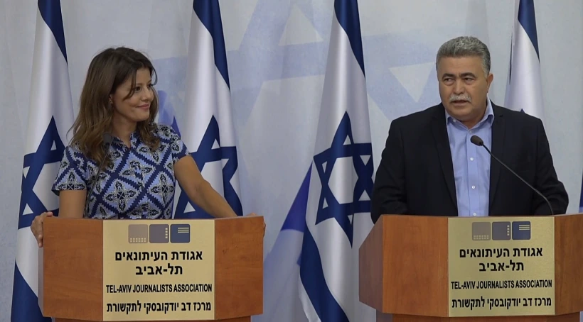 עמיר פרץ ואורלי לוי אבקסיס במסיבת עיתונאים