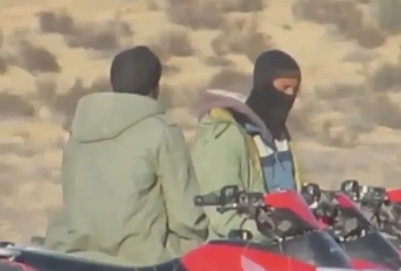 אזרחים בדואים על גבי טרקטורונים בבסיס האימונים צאלים