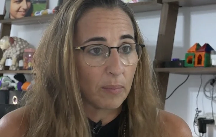 אפרת גונן, שבתה ט' בת ה-13 ששתתה מים מהולים בסמים במסיבת בר מצווה