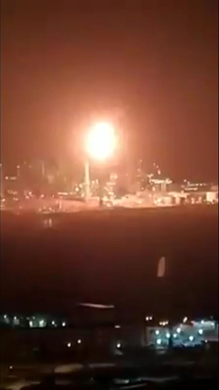 לפיד אש במפרץ חיפה