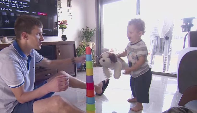 גולן פרגמין עם בנו