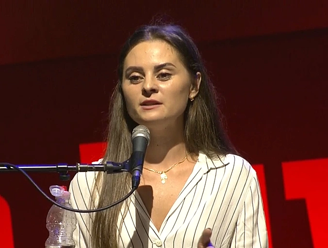 דורינה וינטה, אמה של יסמין וינטה, בהפגנת ההורים בתל אביב 27.7.19