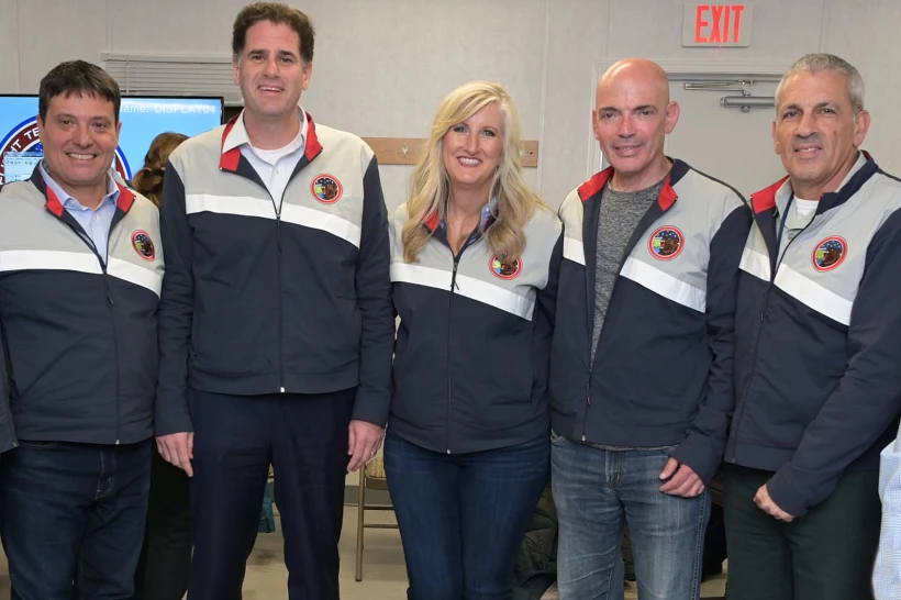 השגריר רון דרמר עם בכירי מערכת הביטחון בניסוי החץ באלסקה