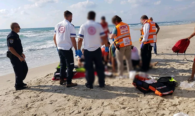 הזירה בחוף הבתולה בקריית ים בה טבעו גבר ואישה