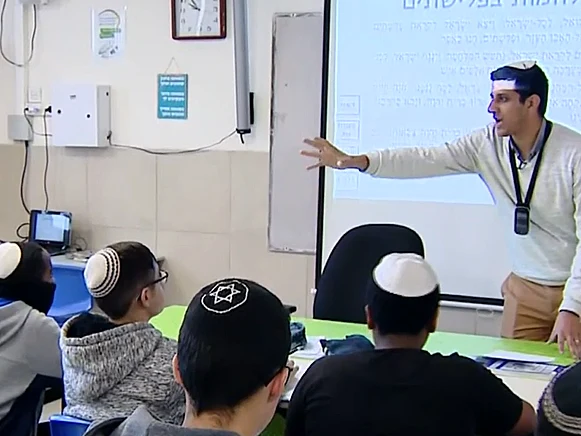 תלמידים חרדים בתלמוד תורה דרכי יחזקאל
