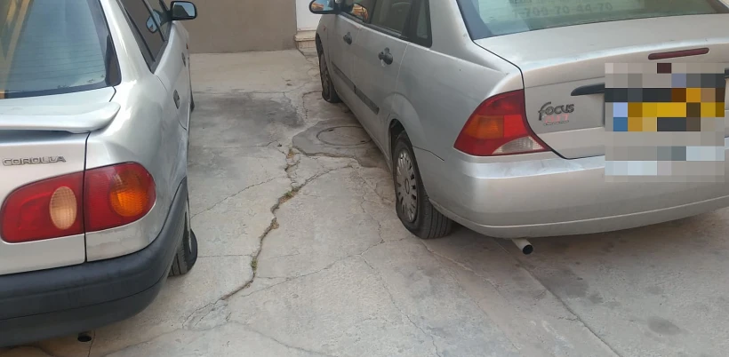 צמיגי מכוניות מנוקבים בג'סר א-זרקא