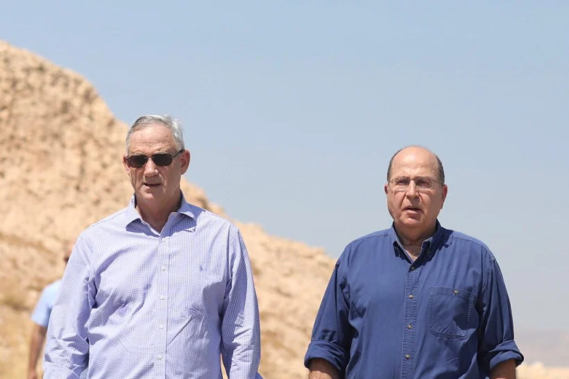 בני גנץ ובוגי יעלון בבקעת הירדן