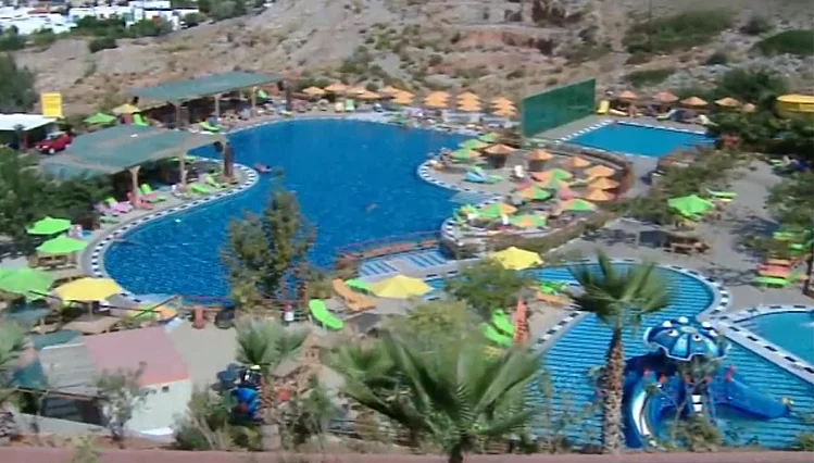 מלון בכרתים, ארכיון