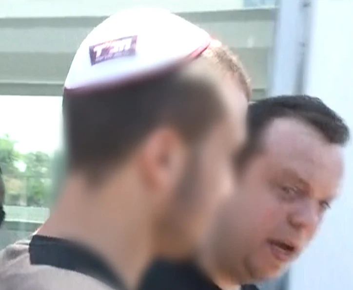 איך הפכה הכיפה לפריט חובה בקרב עבריינים ועצורים