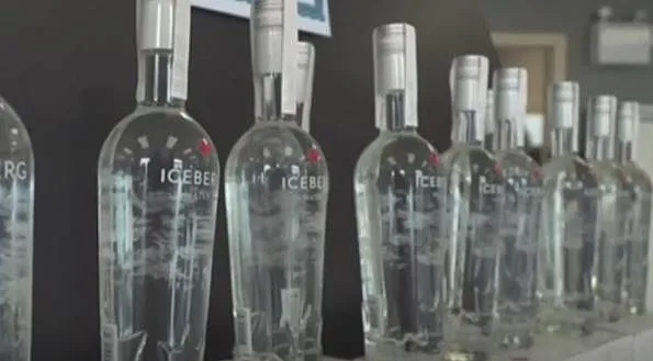 בקבוקי מי הקרחונים iceberg