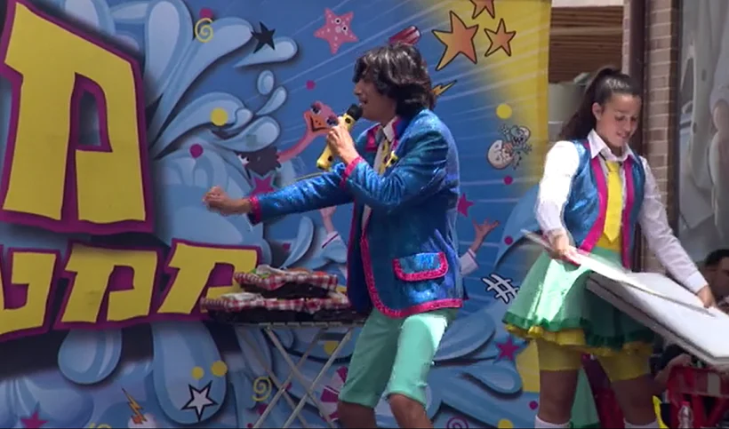 מני ממטרה בהופעה