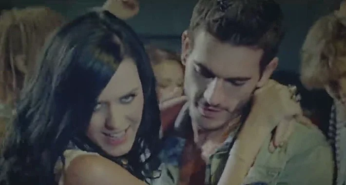 פרי וקלוס, מתוך השיר teenage dream