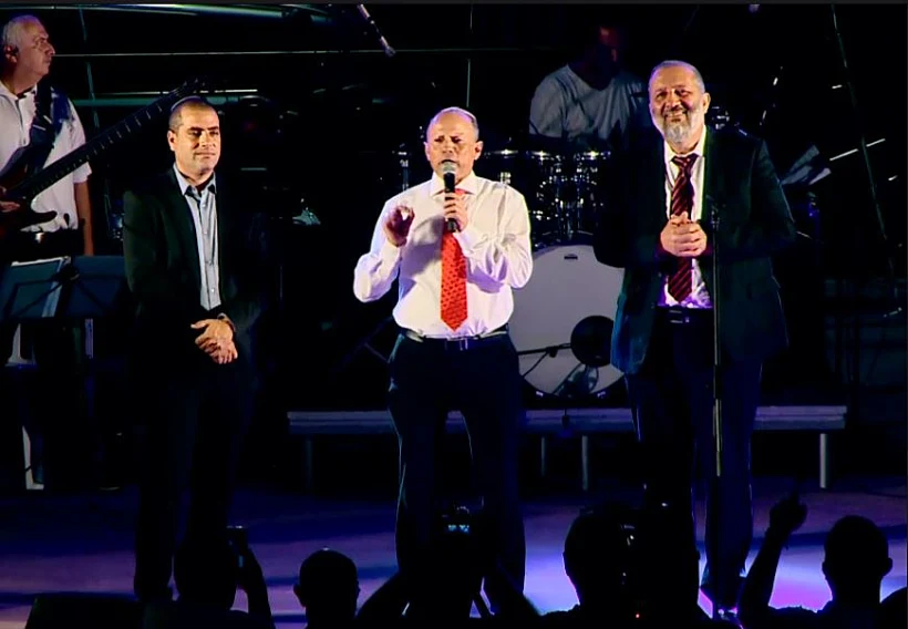 אבי אלקבץ ואריה דרעי באירוע בעפולה