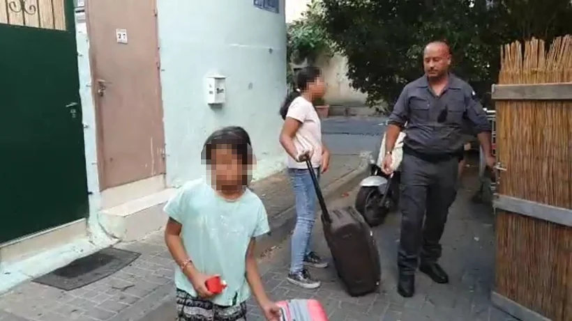 משפחה פיליפינית שנעצרה בתל אביב