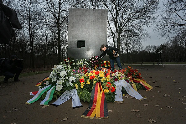 אנדרטה לזכר קורבנות הקהילה הגאה שנרצחו במהלך מלחמת העולם השנייה