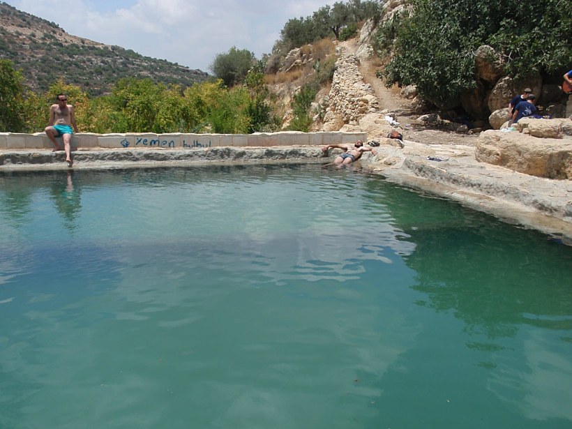 עין בובין סמוך להתנחלות דולב