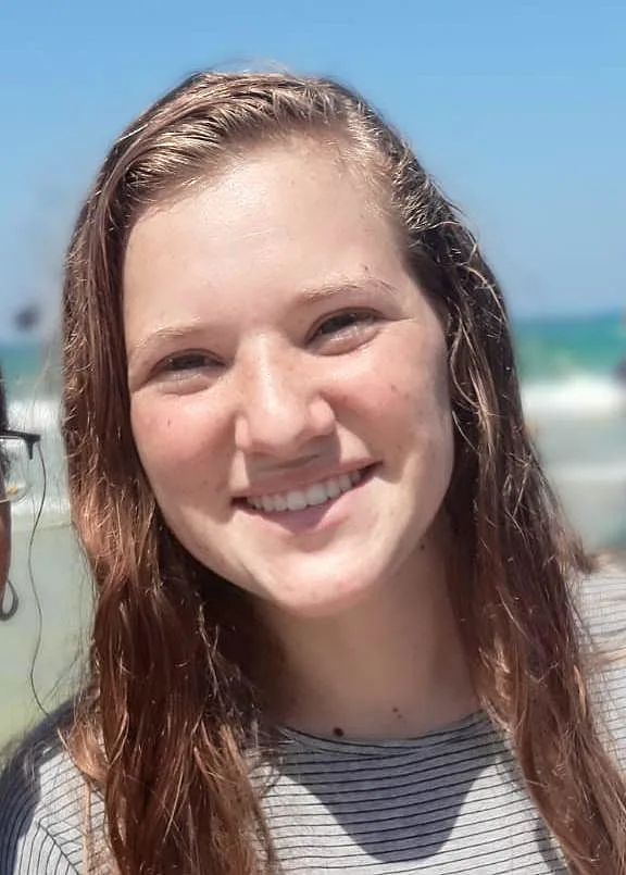 רינה שנרב בת ה-17, שנרצחה בפיגוע בסמוך לדולב