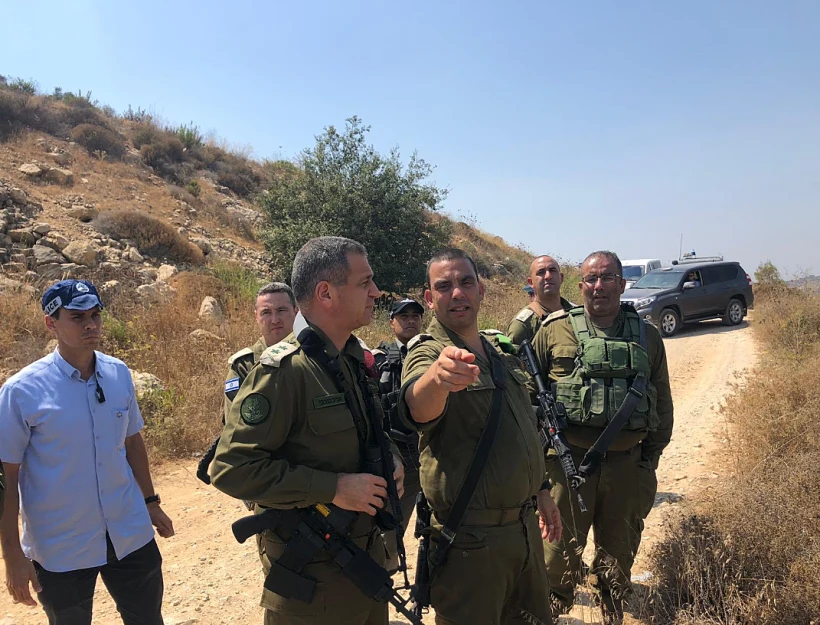 הרמטכ''ל אביב כוכבי בזירת הפיגוע במעיין בדולב