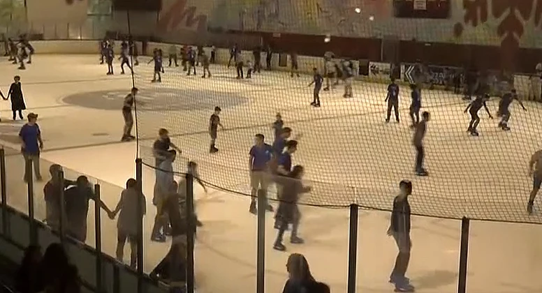 החלקה על הקרח ב''מרכז קנדה'' שבמטולה