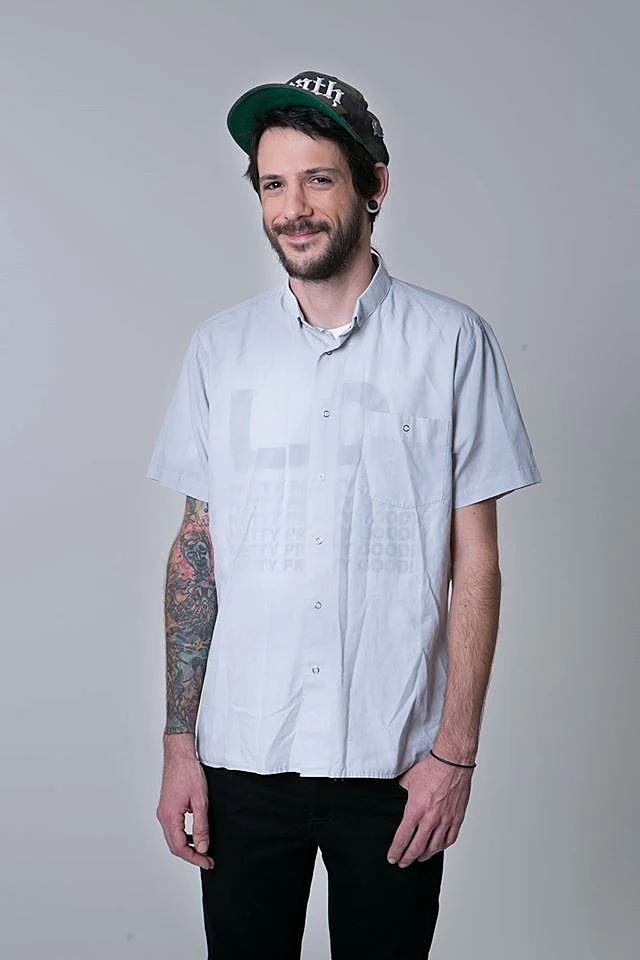 הכובע הכי תל אביבי בארץ - שם ברדוגו