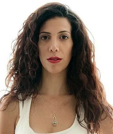 אביה ברוש, הוטרדה מינית והשתתפה ב