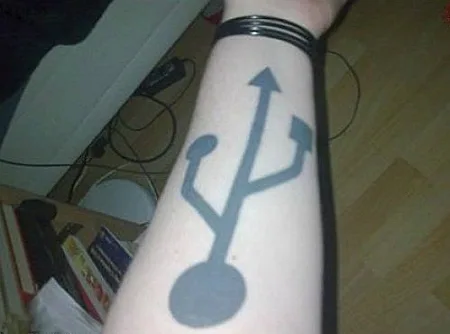 קעקוע גיק - USB