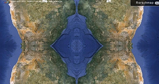 כלי שהופך צילומי גוגל ארץ לתמונות קליידוסקופ