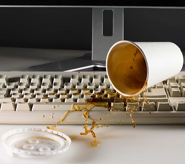 אין המערכת אחראית לקפה שנשפך על המקלדת